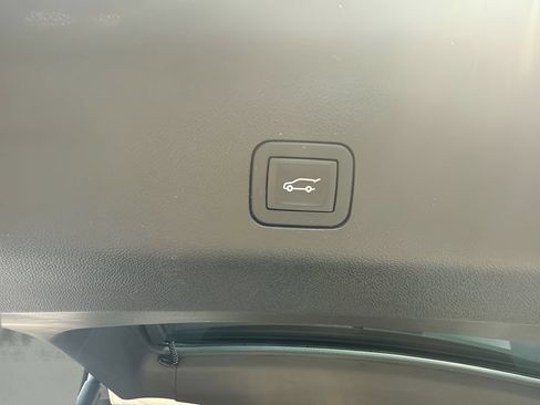 Used 2025 GMC Yukon Denali AWD/4WD image 31