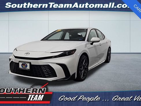 Used 2025 Toyota Camry Hybrid FWD image 1