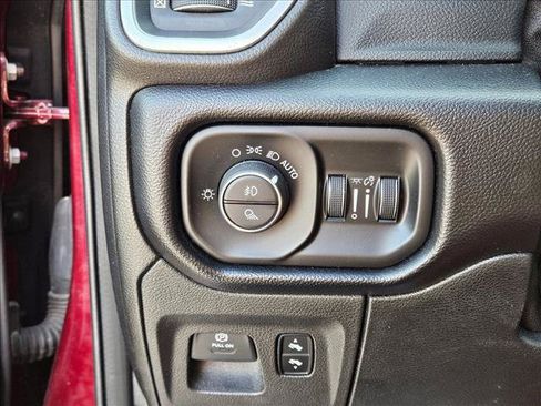 Used 2019 RAM 1500 Big Horn AWD/4WD image 11