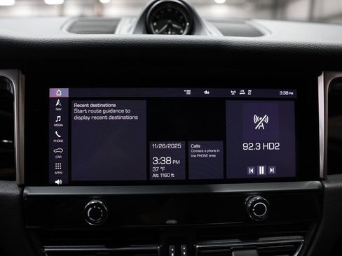 Used 2023 Porsche Macan image 88