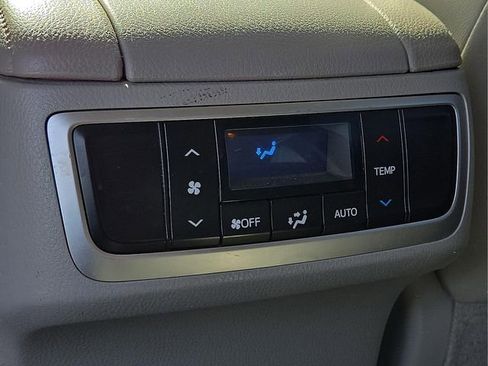 Used 2019 Toyota Highlander XLE image 16