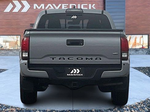Used 2018 Toyota Tacoma TRD Sport image 6