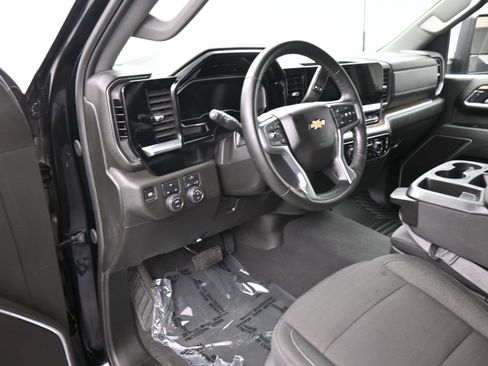 Used 2025 Chevrolet Silverado 2500 LT w/ Convenience Package AWD/4WD image 12