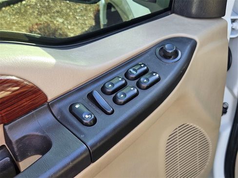 Used 2006 Ford F250 Lariat image 11
