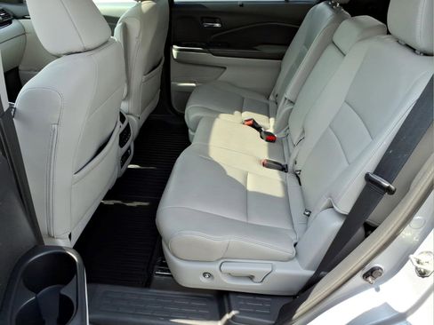 Used 2018 Honda Pilot Touring image 7