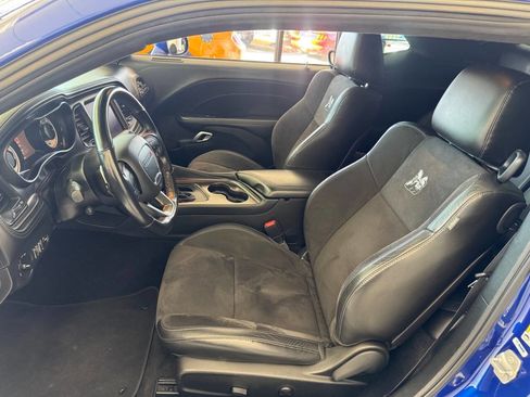 Used 2022 Dodge Challenger R/T Scat Pack RWD image 8