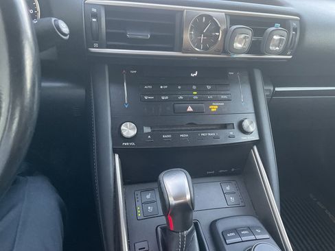 Used 2018 Lexus IS 300 AWD image 12