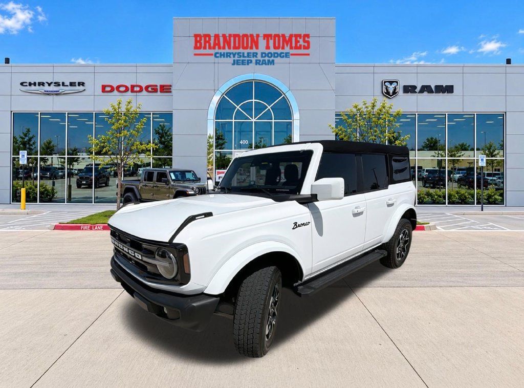 Used 2024 Ford Bronco Outer Banks AWD/4WD image 1