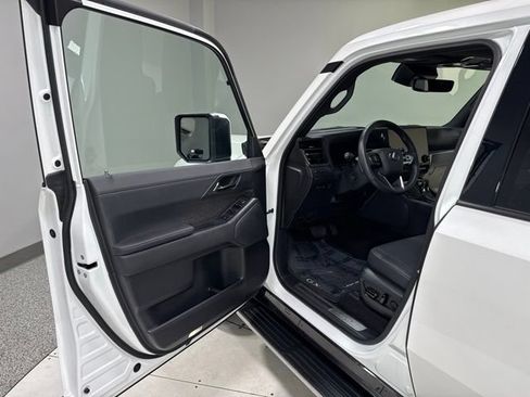 Used 2025 Lexus GX 550 w/ Accessory Package (Z1) AWD/4WD image 12