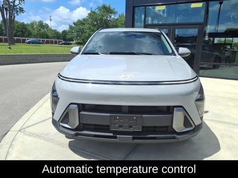 Used 2024 Hyundai Kona SEL AWD/4WD image 2