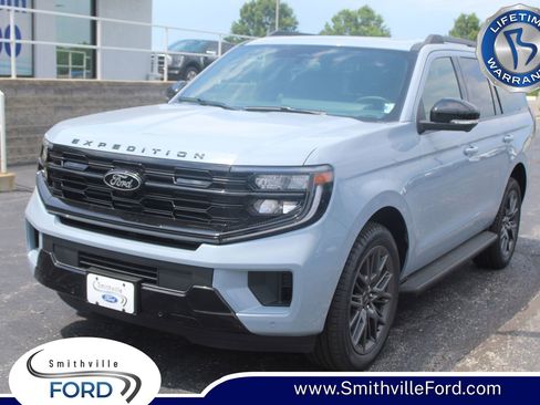New 2026 Ford Expedition Platinum w/ Stealth Appearance Package AWD/4WD image 1