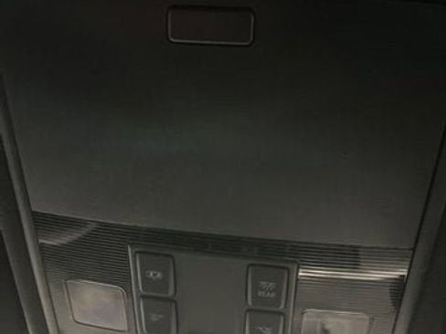 Certified 2023 Volkswagen Atlas Cross Sport SE image 23