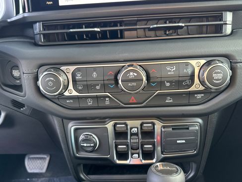 New 2026 Jeep Gladiator Sport AWD/4WD image 13