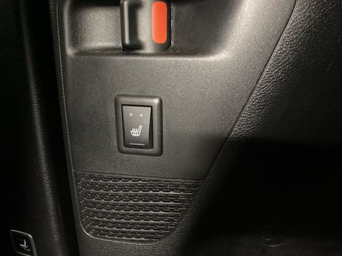 Used 2025 Chrysler Pacifica Limited FWD image 26