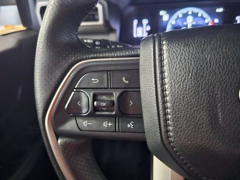Used 2025 Toyota 4Runner SR5 AWD/4WD image 35