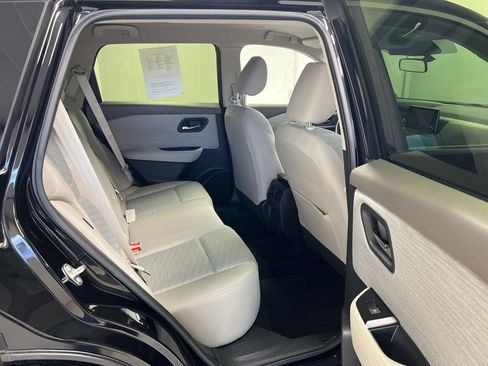 Used 2023 Nissan Rogue SV AWD/4WD image 12