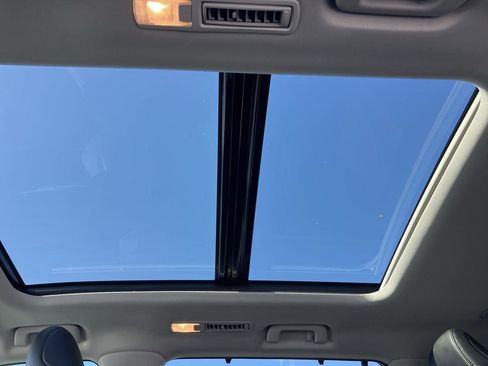 Used 2024 Toyota Highlander Platinum image 25