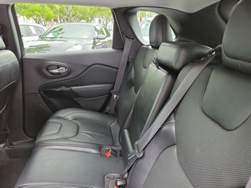 Used 2023 Jeep Cherokee Altitude Lux AWD/4WD image 8