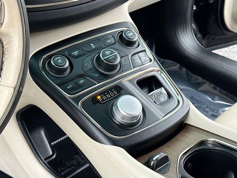 Used 2015 Chrysler 200 C w/ Navigation & Sound Group I image 9