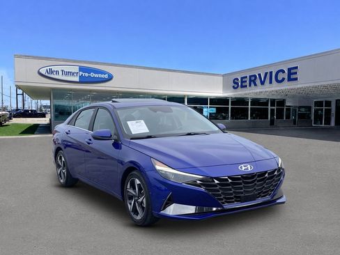 Used 2023 Hyundai Elantra Limited w/ Cargo Package FWD image 2