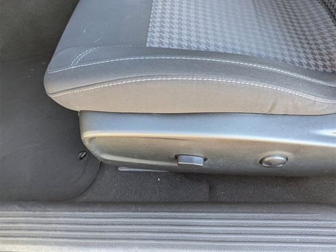 Used 2023 Dodge Challenger SXT image 28