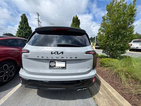 Used 2025 Kia Telluride AWD image 3