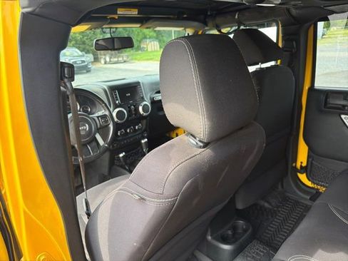 Used 2015 Jeep Wrangler Unlimited Sahara w/ Connectivity Group AWD/4WD image 20