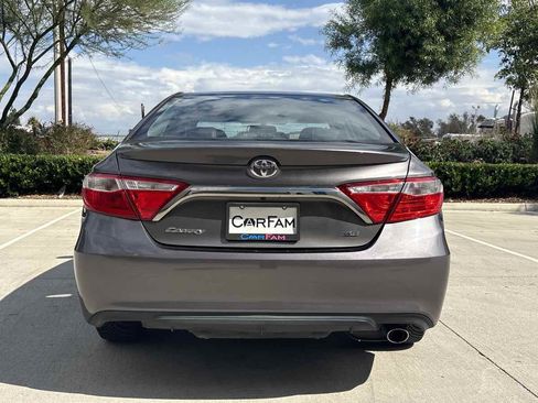 Used 2017 Toyota Camry SE image 4