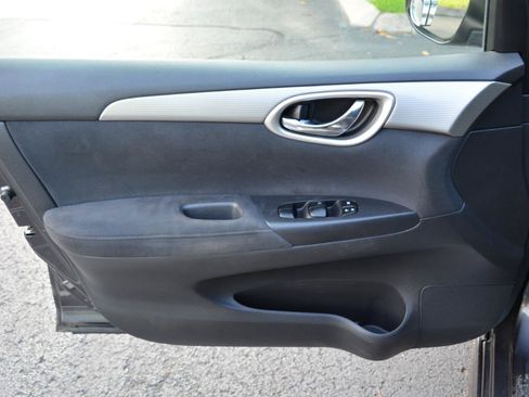 Used 2013 Nissan Sentra SR FWD image 9