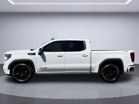 Used 2022 GMC Sierra 1500 Elevation w/ LPO, Elevation Black Package AWD/4WD image 3