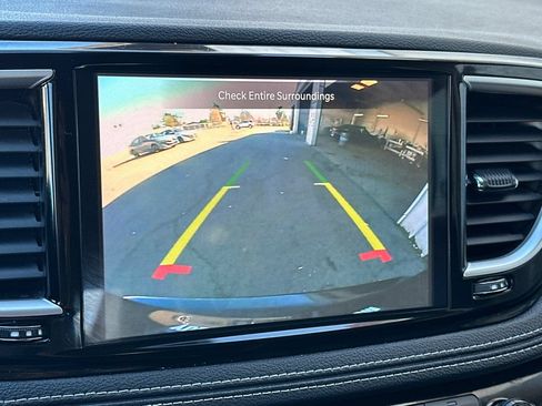 Used 2024 Chrysler Pacifica Limited FWD image 25