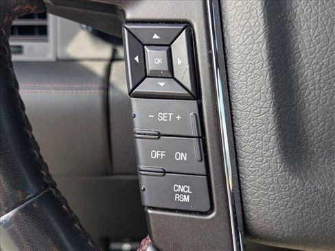 Used 2017 Lincoln Navigator Reserve image 15