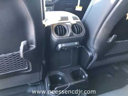 New 2025 Jeep Gladiator Sport image 15