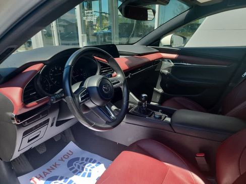 Used 2019 MAZDA MAZDA3 Hatchback w/ Premium Package FWD image 4