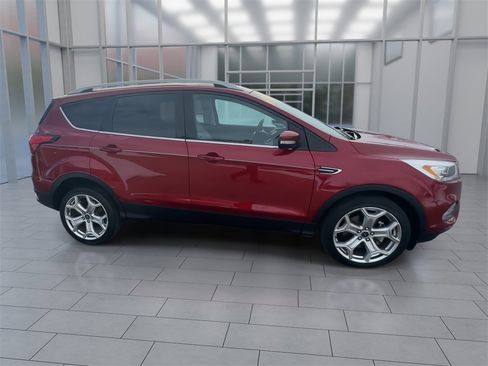Used 2019 Ford Escape Titanium image 9