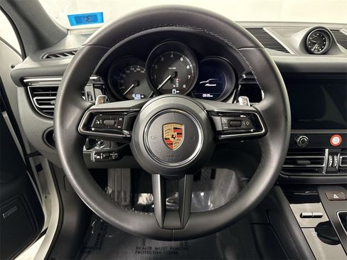Certified 2025 Porsche Macan image 36