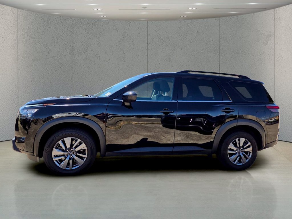 Used 2025 Nissan Pathfinder SV FWD image 2