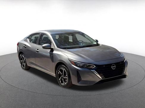 Used 2025 Nissan Sentra SV image 3