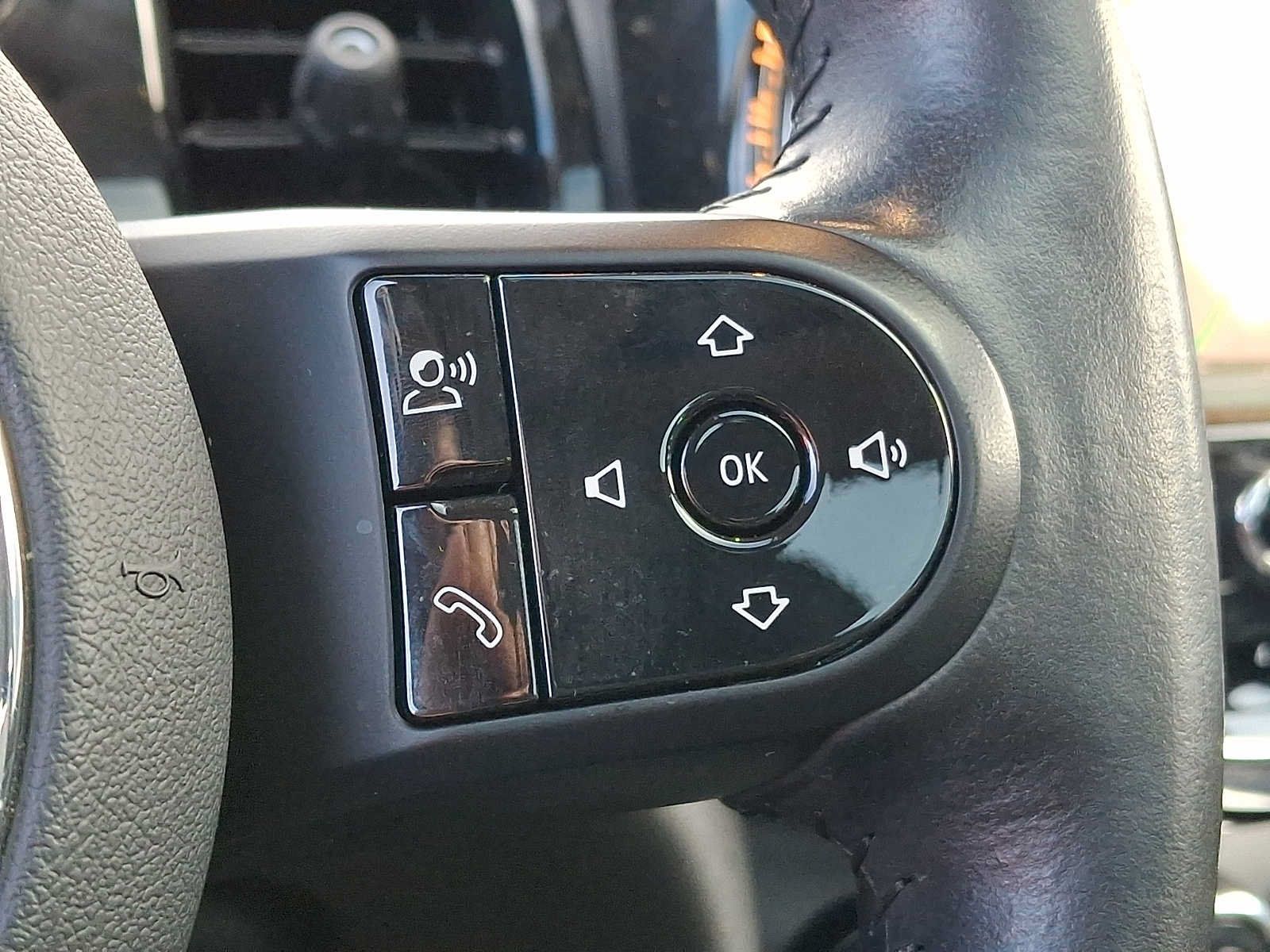 Used 2024 MINI Cooper 4-Door Hardtop FWD image 19
