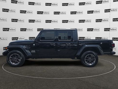 Used 2023 Jeep Gladiator Overland AWD/4WD image 3