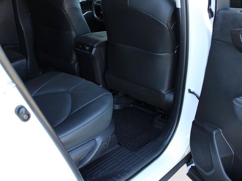 Used 2023 Toyota Highlander Limited FWD image 41