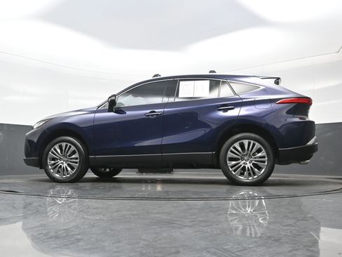 Used 2024 Toyota Venza XLE image 30