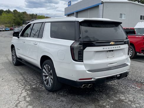 Used 2025 Chevrolet Suburban High Country AWD/4WD image 5