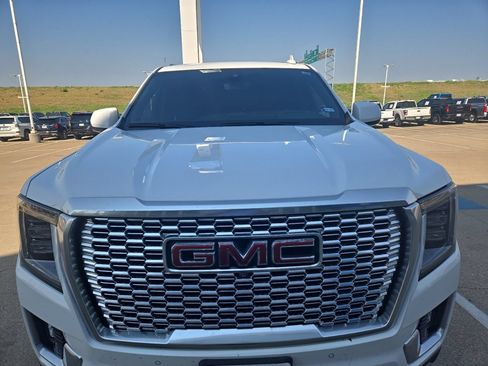 Used 2021 GMC Yukon Denali w/ Denali Premium Package RWD image 2