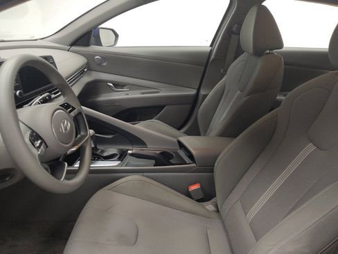 Used 2025 Hyundai Elantra SE FWD image 17