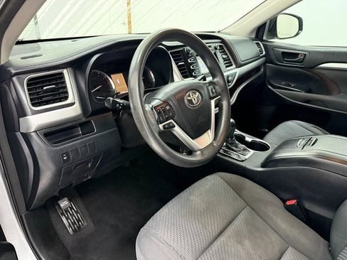 Used 2015 Toyota Highlander LE image 8