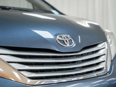 Used 2014 Toyota Sienna Limited image 7