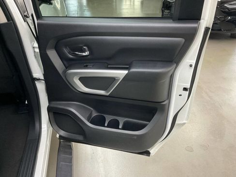 Used 2018 Nissan Titan SV image 16