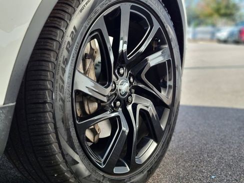 Used 2024 Land Rover Discovery S image 49