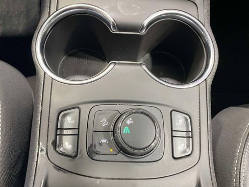 Used 2024 GMC Terrain SLT FWD image 32
